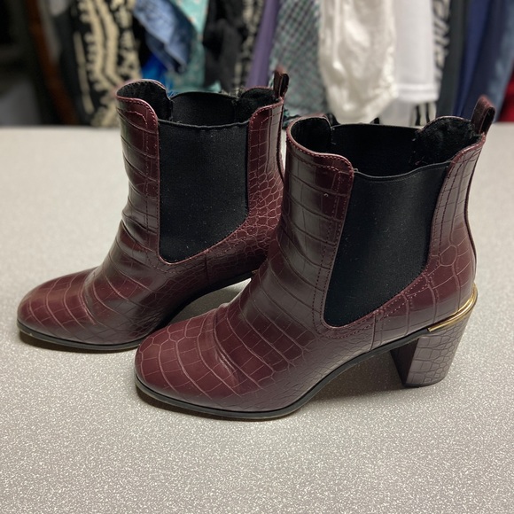 Just Fab Amiya Burgundy Booties - Picture 3 of 6